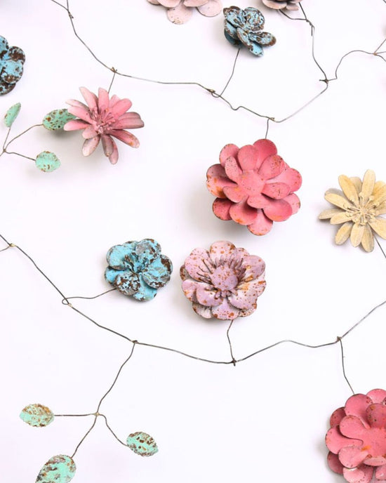 Load image into Gallery viewer, Metal Flower garland
