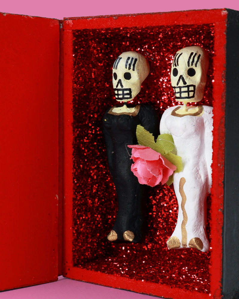 Load image into Gallery viewer, Amor Eterno Coffin, Bride and Bride
