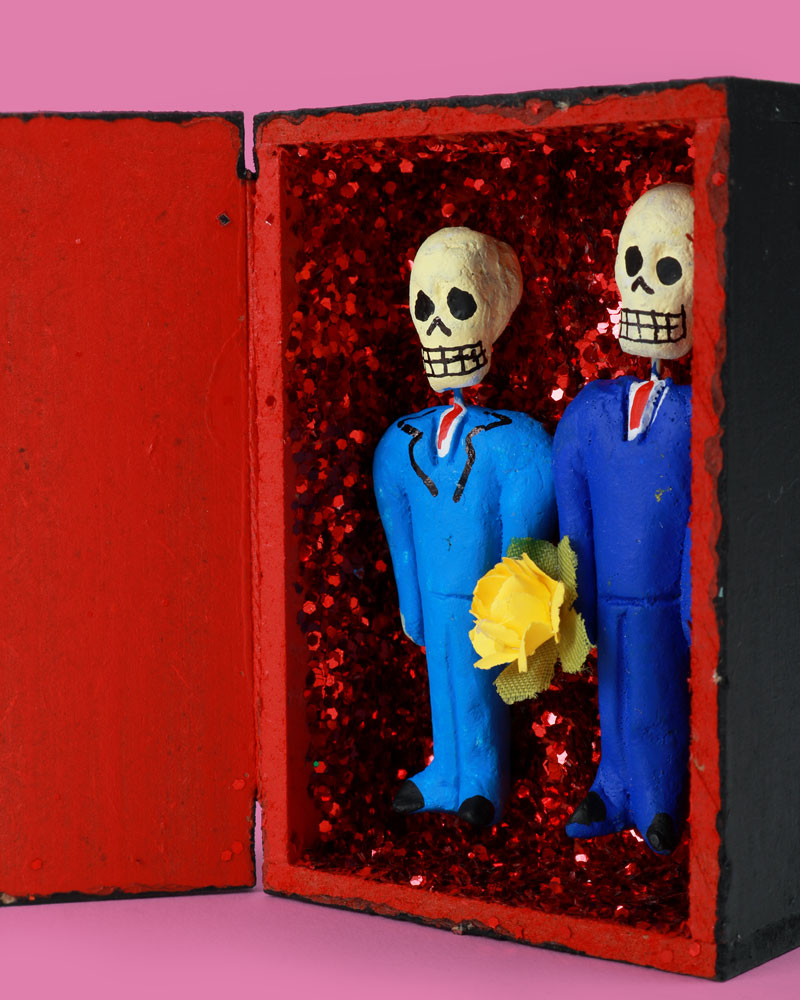 Amor Eterno Coffin, Groom and Groom