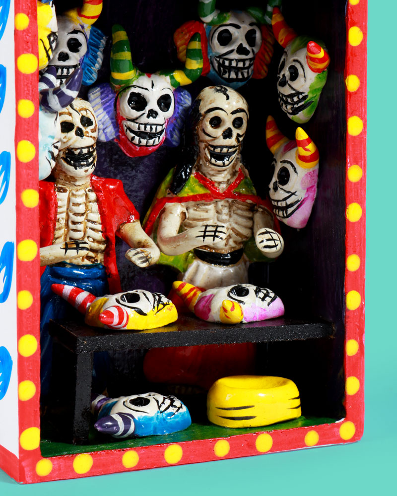 Mask Shop Retablo